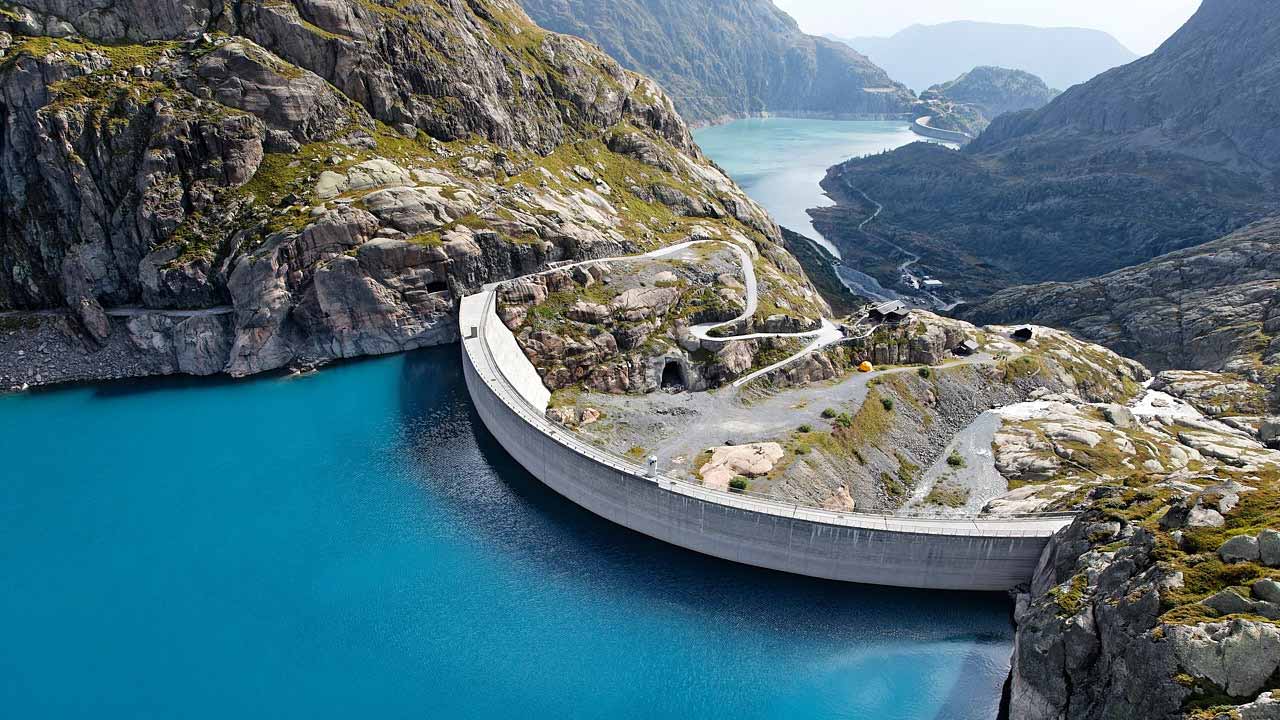 Wasserkraftwerk Nant de Drance aus der Vogelperspektive symbolisch für den Strommarkt Schweiz.