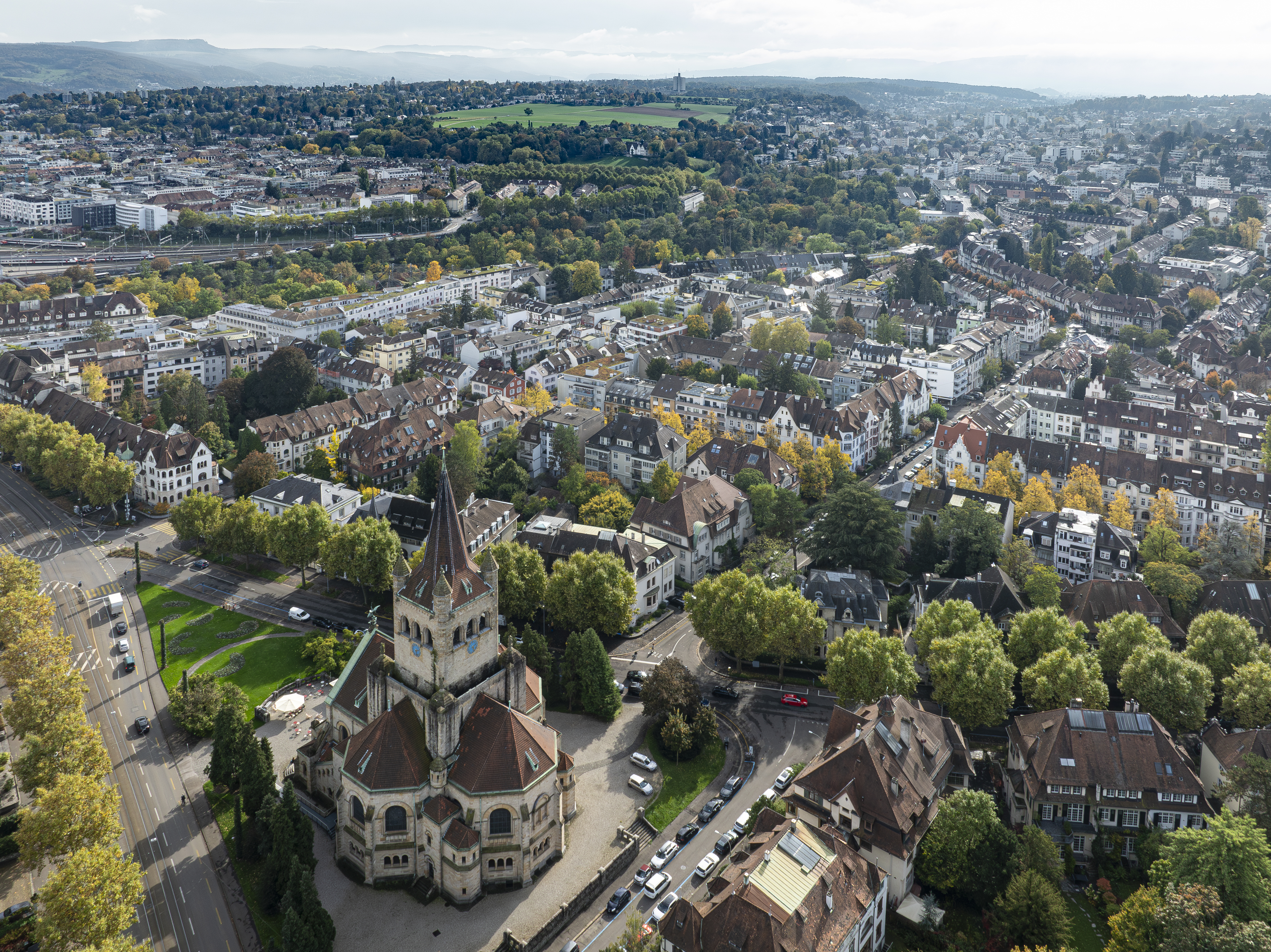 Blick über die Pauluskirche und das Bachlettenquartier